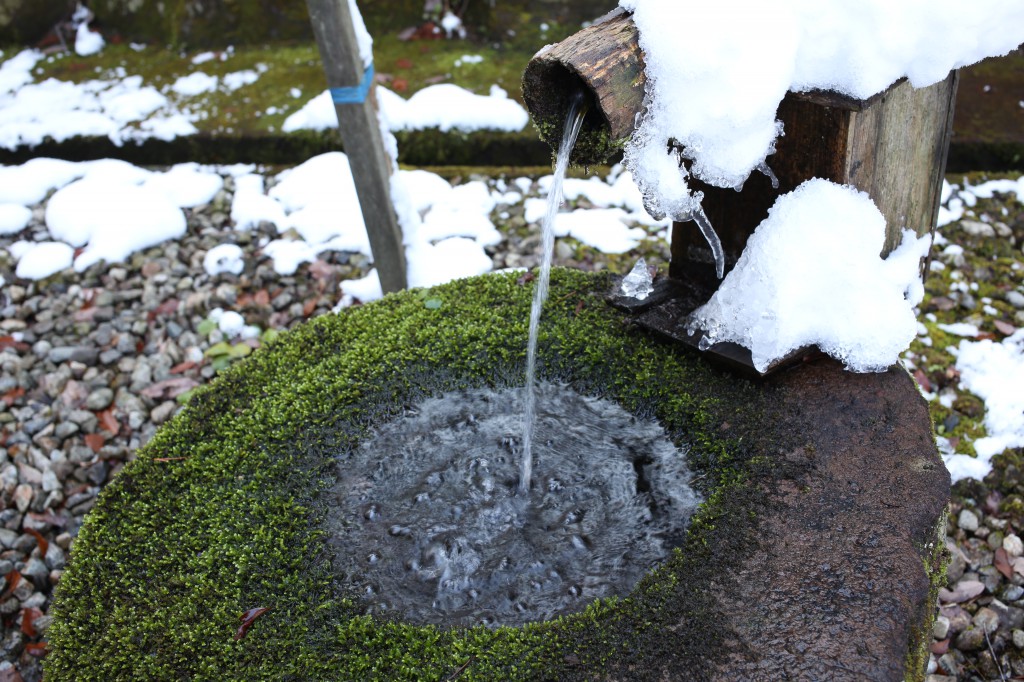 “fukutoku-no-mizu (water of luck and virtue)”